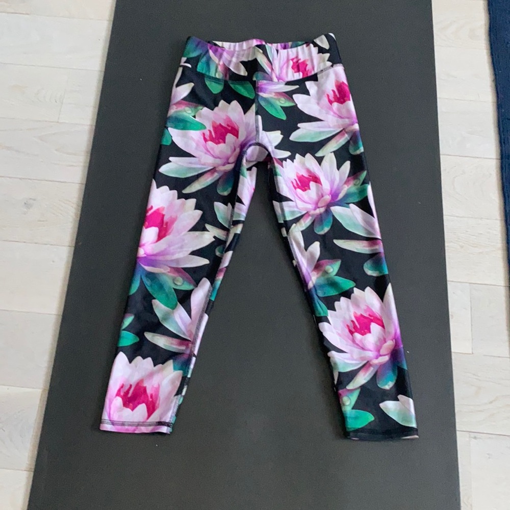 Terez lotus print Capri yoga leggings size M
